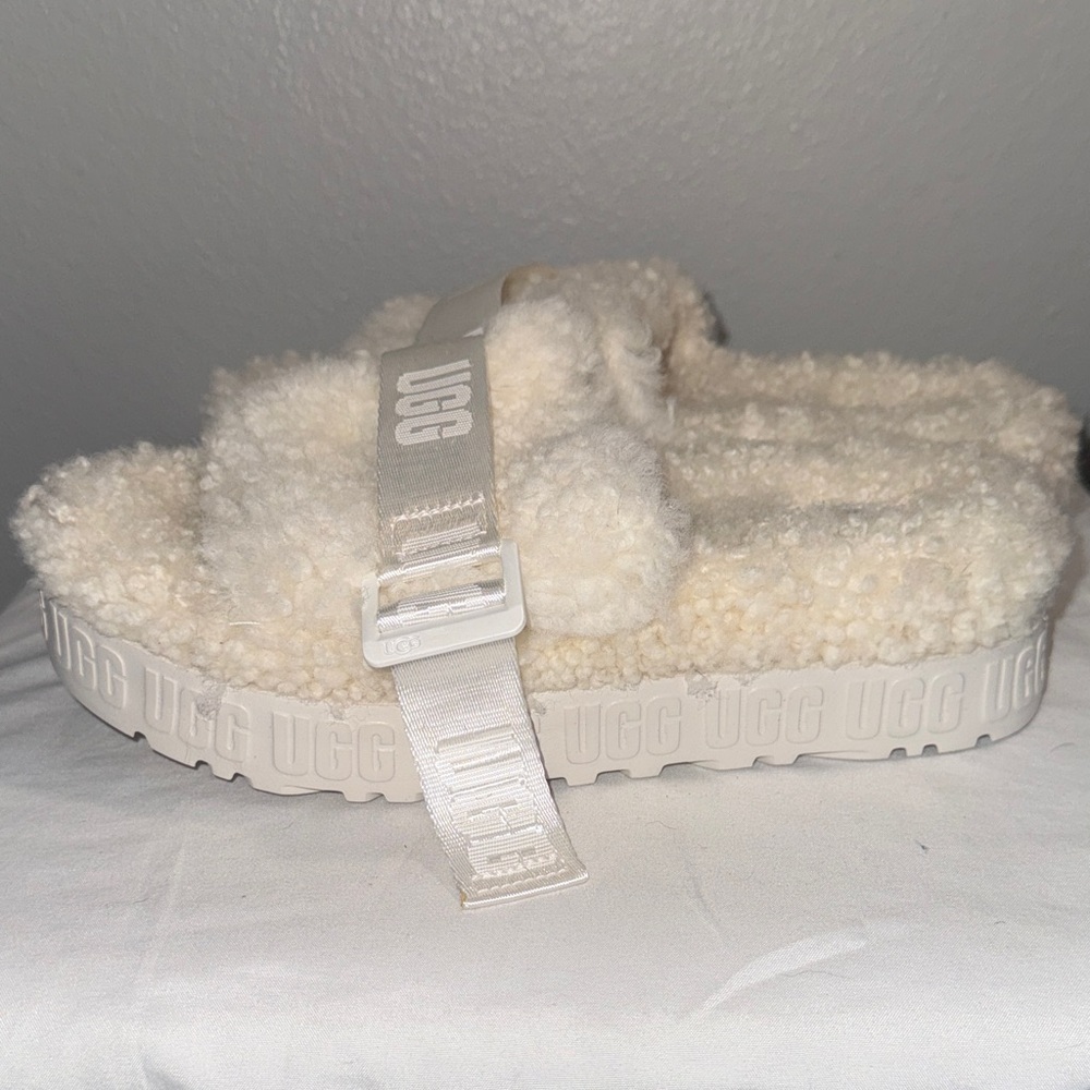 UGG Cream Sherpa Slide Sandals with Logo Strap Like new - Picture 6 of 7
